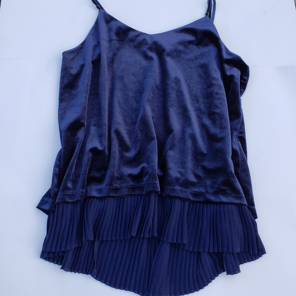 Pleated Velvet Split Back Tank med.